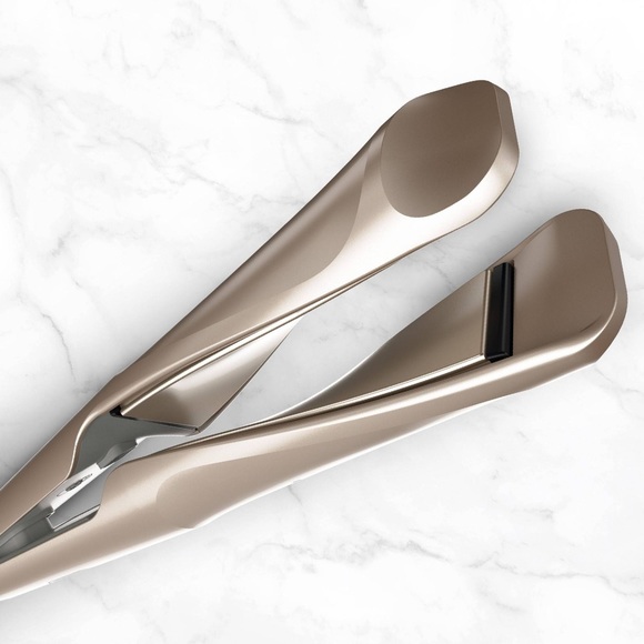 Multi-Styler with Twist & Curl Technology - Picture 4 of 9